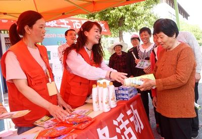 鹽城城管志愿者開展農村垃圾分類服務行，助力美麗鄉村建設